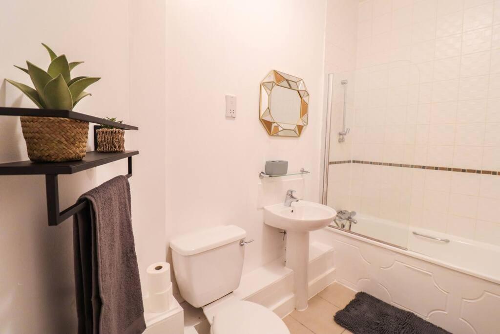 Camber Hill - Long Stay Offer Лондон Екстериор снимка